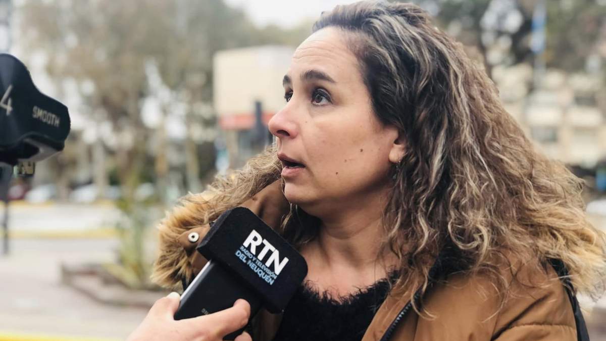 La subsecretaria, Alejandra Oehrens, presentó el informe de violencia de género. Fuente: (Facebook).