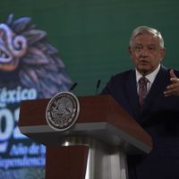 AMLO admite "cierta satisfacción" al ver que sus adversarios se quitaron la máscara