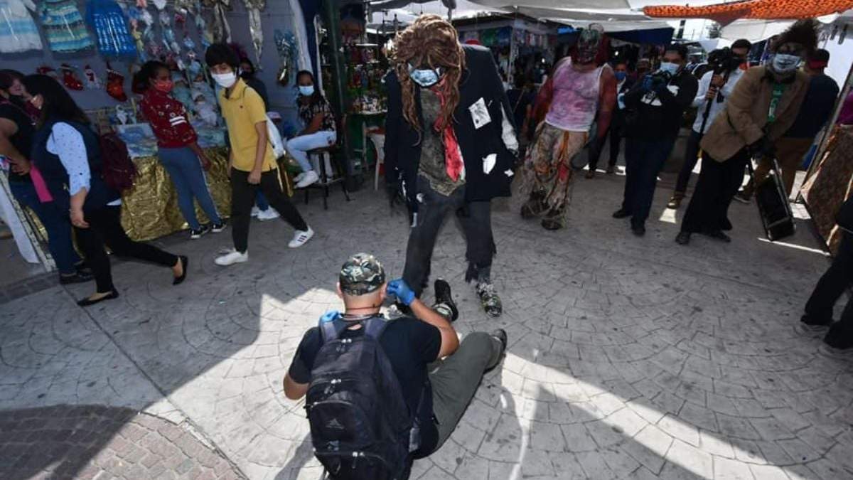 Uno de los luchadores tras golpear a un actor por no usar cubrebocas