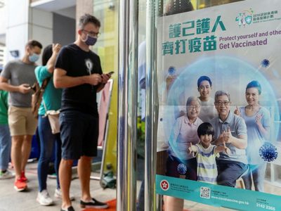 Miles de ciudadanos chinos viajaron a Hong Kong a recibir vacunas internacionales