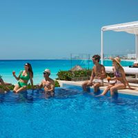Pese a tener un caso confirmado de coronavirus las playas de Cancún están llenas de turistas