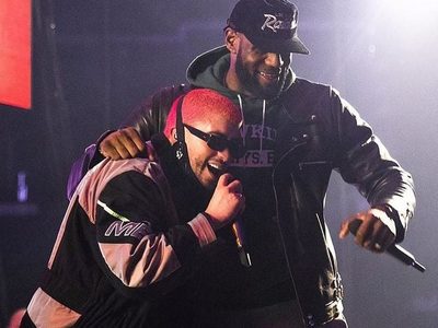 ¡Tiembla Karol G y Anuel AA! Bad Bunny y este famoso deportista cantaron juntos sobre el escenario y