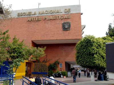 Grupo de encapuchados irrumpen ilegalmente las instalaciones de la FAD de la UNAM