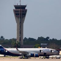 Estados Unidos y Cuba reanudan vuelos después de 50 años