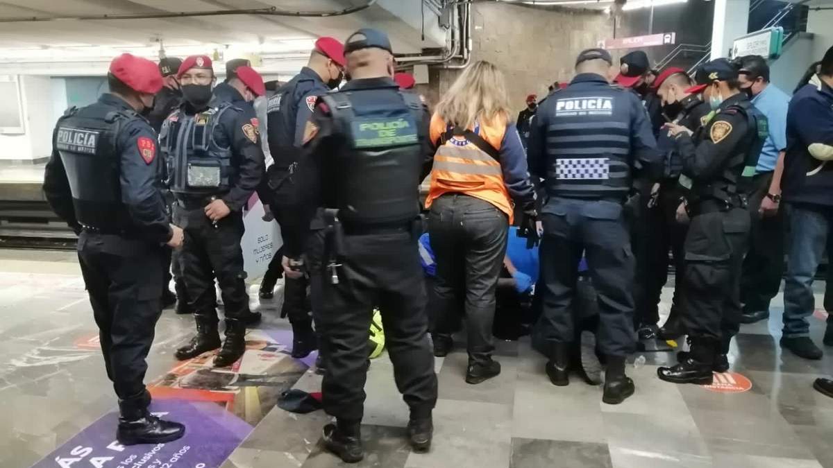 El joven policía recibió un fuerte golpe en la cabeza