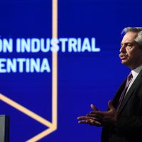 Alberto Fernández y la UIA ultiman detalles para la salida de la cuarentena