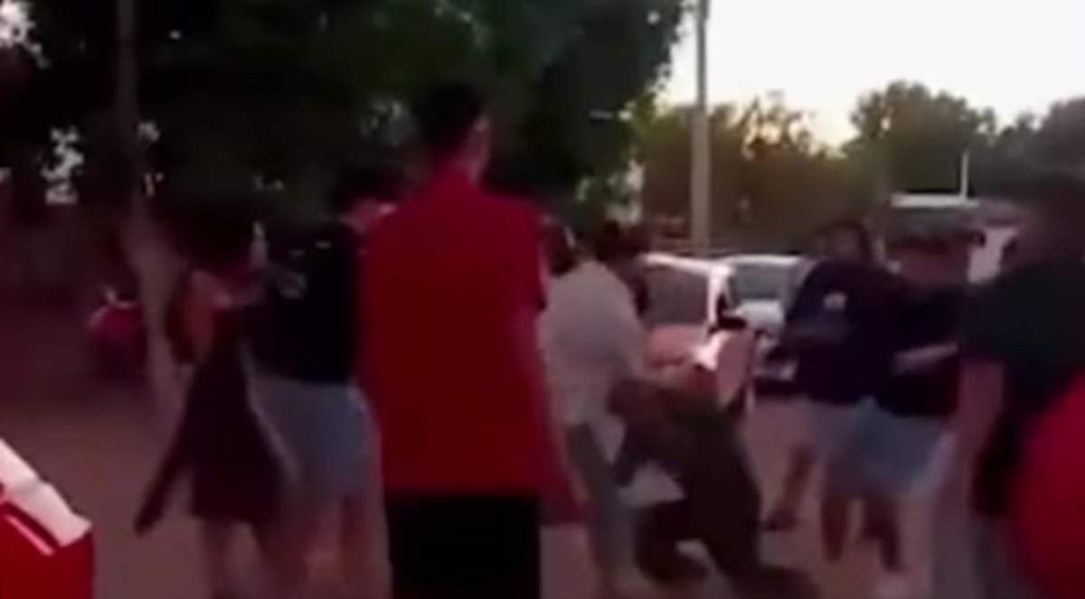 Pelea grupal a la salida de un boliche en  Rincón de los Sauces. Fuente: (Facebook)