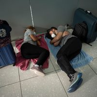 Desesperados, mexicanos varados en Argentina exigen al gobierno que los rescate