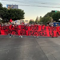 Aficionados del Atlas marchan al estadio Jalisco y exigen justicia por agresiones en Querétaro