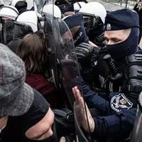 Protestan en 60 ciudades de Polonia por reforma a la ley del aborto