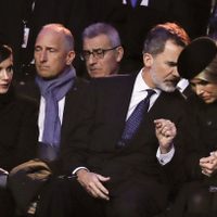 En crisis: Máxima de Holanda, desconsolada al lado de la reina Letizia