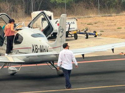 Critican al secretario de Gobierno de Oaxaca por viajar en avión privado