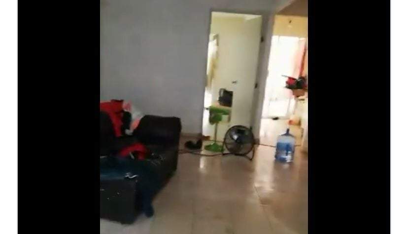 Interior de la casa donde estaban encerrados los niños