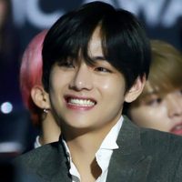 Cientos de elogios: Taehyung de BTS saludó a ARMY con dos selfies que colapsaron Twitter