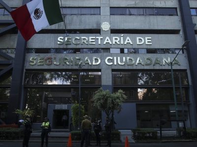 Investigan a policías de la SSC por presunto encuentro íntimo en instalaciones oficiales