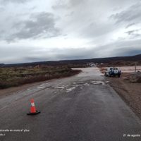 Cerraron las principales rutas de Rincón de los Sauces por acumulación de agua y barro