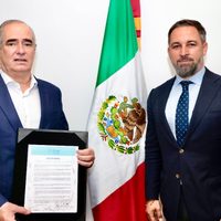 Senadores de Morena truenan contra el PAN por visita y acuerdo con VOX