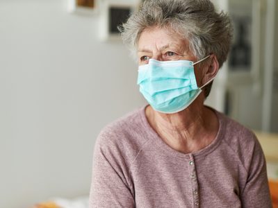El coronavirus no da respiro: sanitarista advirtió a los recuperados que pueden volver a infectarse