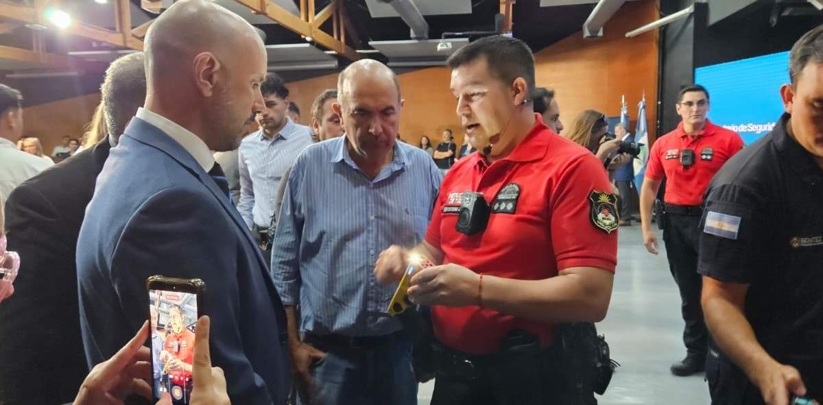 Demostración del uso de armas no letales. Fuente: (Javier Manzano)