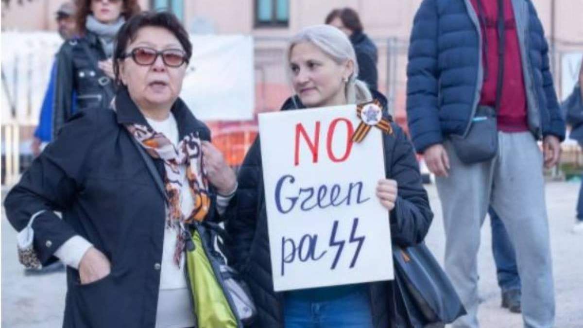 Protesta en Roma contra la implantación del pasaporte sanitario