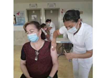 Dimiten directivos de hospitales de Tabasco que se vacunaron sin estar en área covid