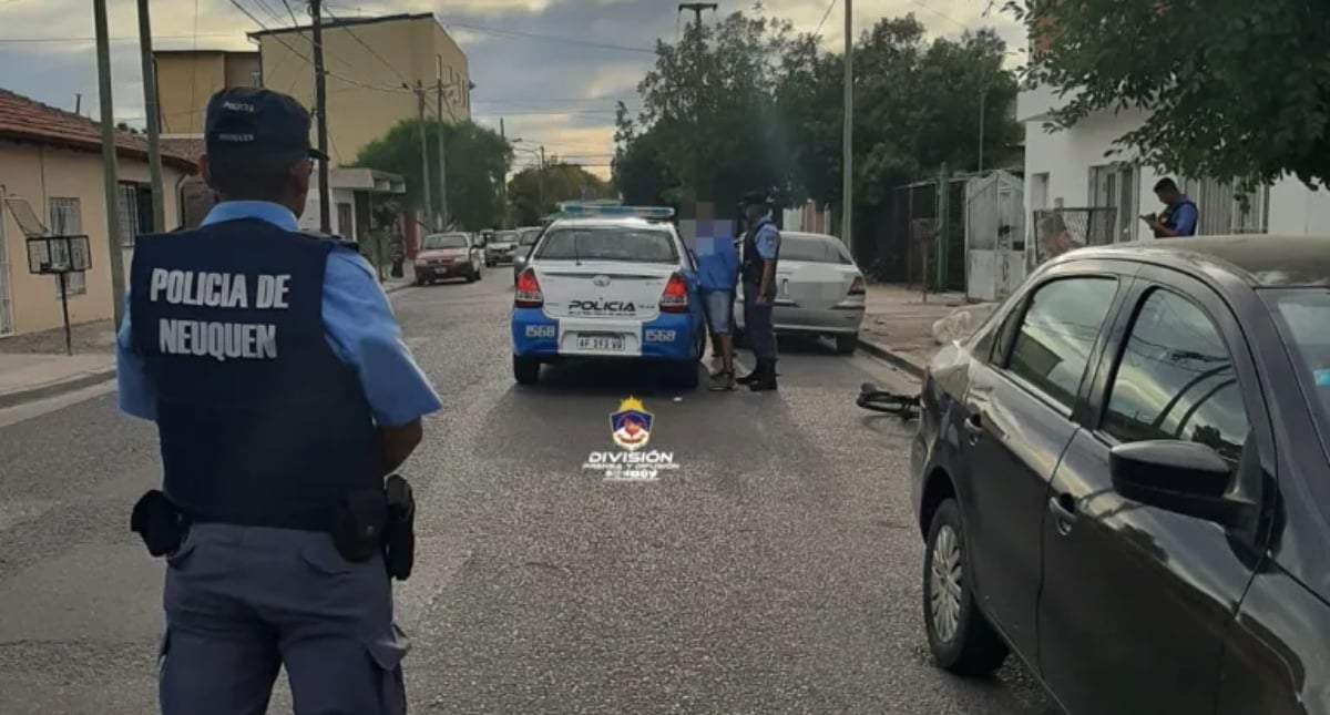 El joven intentó huir, pero no tuvo suerte. Fuente: (Policía de Neuquén)