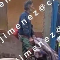 Mujer fue hallada muerta en una silla de ruedas; su hijo enfrenta cargos de feminicidio