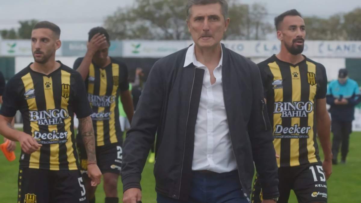 Carlos Mayor, director técnico de Olimpo de Bahía Blanca. Fuente: (Twitter)