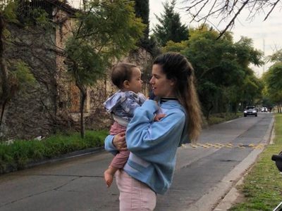 "Mi estufita de amor": con estas dulces postales, Violeta Urtizberea celebró los 11 meses de Lila