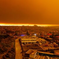 Incendios forestales arrasan Chile; dejan 15 muertos y obligan a 50 mil personas a huir
