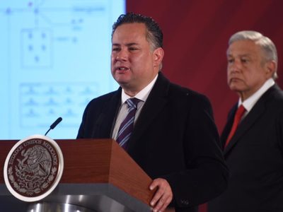 En un año, la UIF bloquea 5 mil 23 mdp y 52 mdd