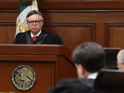 La UIF confirma que investiga depósitos a Medina Mora; son acordes con ingresos, revira el magistrado