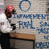 Encapuchados destrozan instalaciones, mobiliario,  documentos y equipo digital de CCH Vallejo