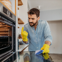 Con cosas que tenés en casa y sin gastar mucho: así podés limpiar tu horno y dejarlo como de paquete