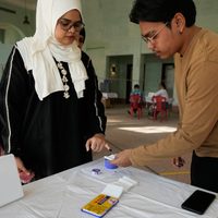Myanmar vota en elecciones sin oposición, en medio de represión y una guerra civil