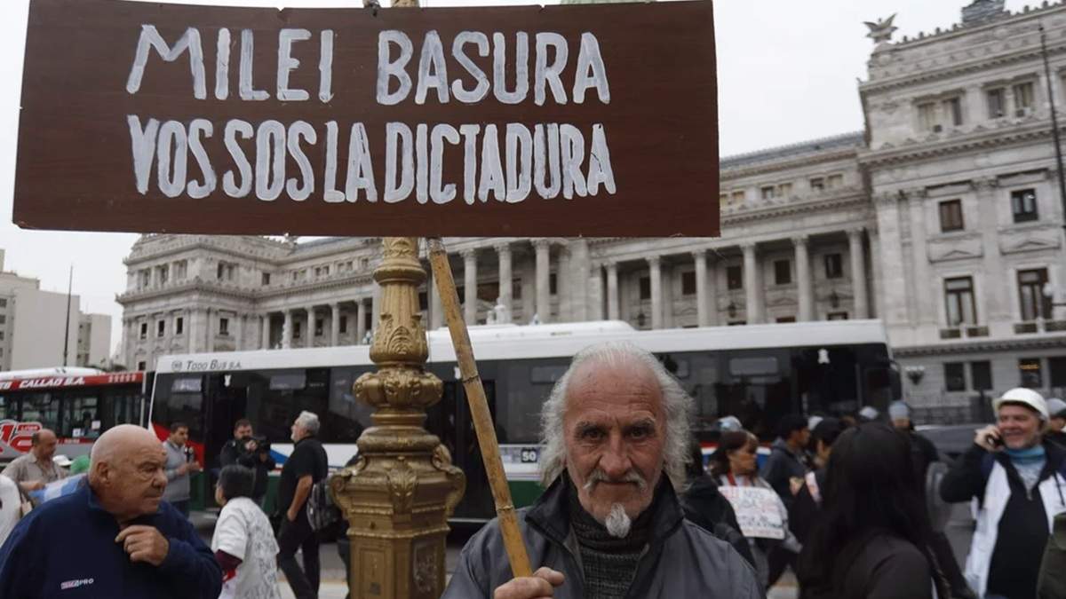Jubilados intentaron marchar a Plaza de Mayo