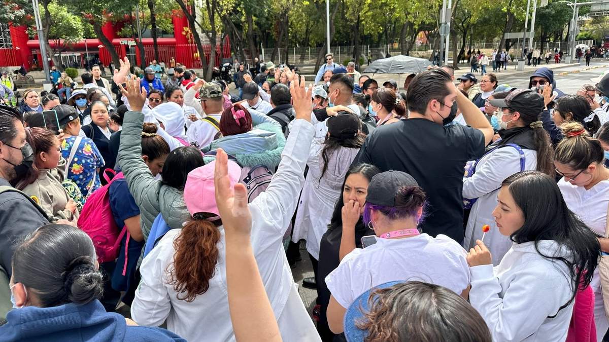 Protesta de extrabajadores del Insabi