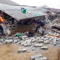 Terremoto en Indonesia: al menos 16 muertos, decenas de heridos y más de 600 montañistas atrapados