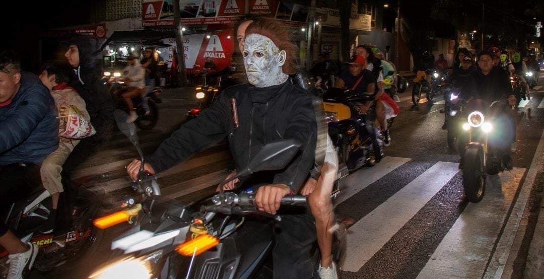 Motociclistas participan en "Rodada del Terror" 2022