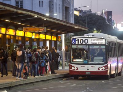 El gobierno le hace frente a los colectiveros y promete sanciones contra los que realizaron paro