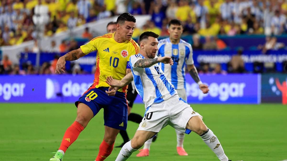 James Rodríguez y Lionel Messi. Fuente: (Getty)