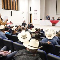 Titulares de Semarnat y Salud se reúnen con afectados por el derrame en el río Sonora