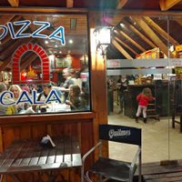 Continúa la polémica: el dueño de la pizzería aseguró que es mentira que la moza exigió propina