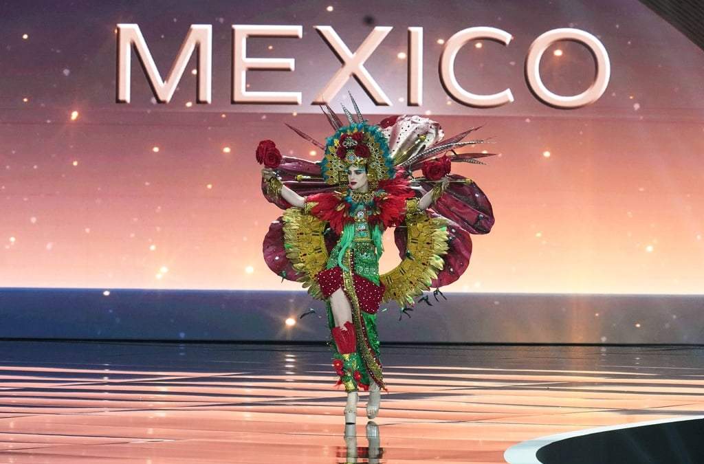 La mexicana Fátima Bosch participa en la competencia de trajes nacionales del certamen Miss Universo en la provincia de Nonthaburi, Tailandia, el miércoles 19 de noviembre de 2025