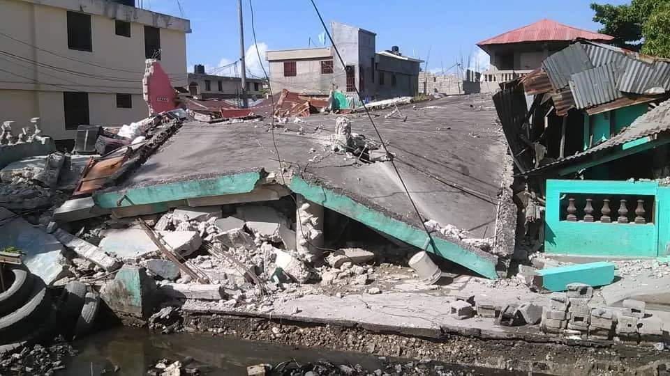 El sismo en Haití provocó el derrumbe de inmuebles