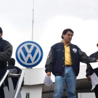 Volkswagen de México y sindicato conjuran huelga al llegar a un acuerdo salarial
