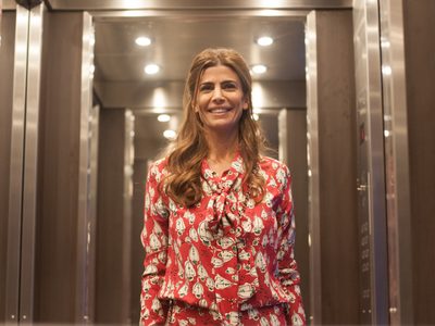 Juliana Awada tiene la camisa más versátil y cómoda que será furor en primavera-verano: mirá cuánto cuesta