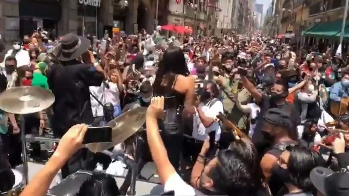 Evento de La Maldita Vecindad en calles del Zócalo