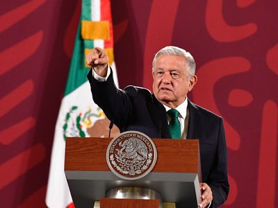 AMLO reprochó al INE y al TEPJF su inacción ante la presunta aportación de Cinépolis a "Alito"