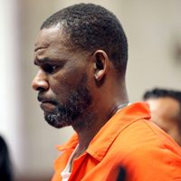 R. Kelly recibe 30 años de cárcel en caso de tráfico sexual